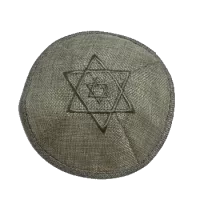 Кипа твидовая светло-серая со звездой, диаметр 17 см